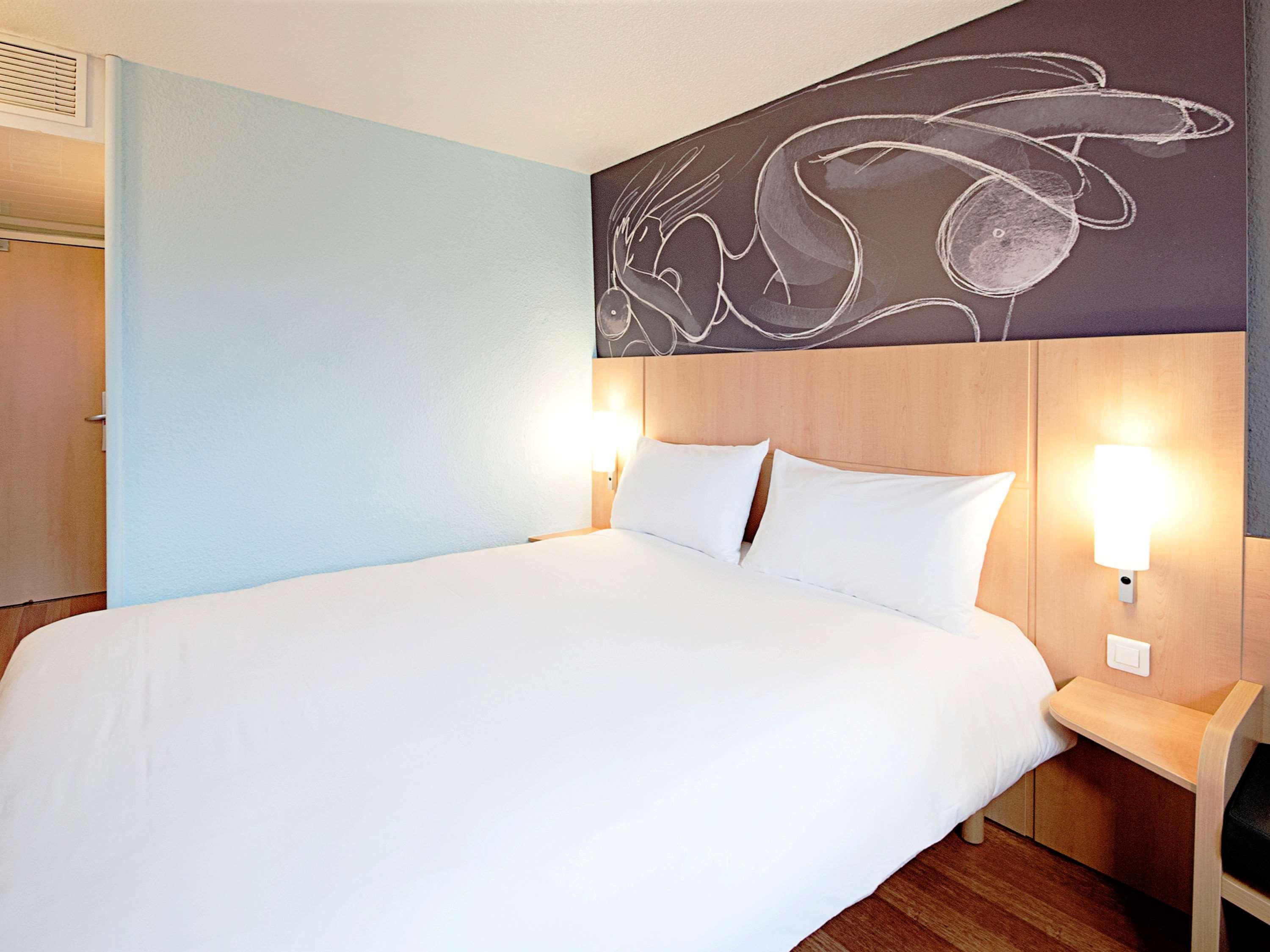 Ibis Barcelona Meridiana Exterior photo