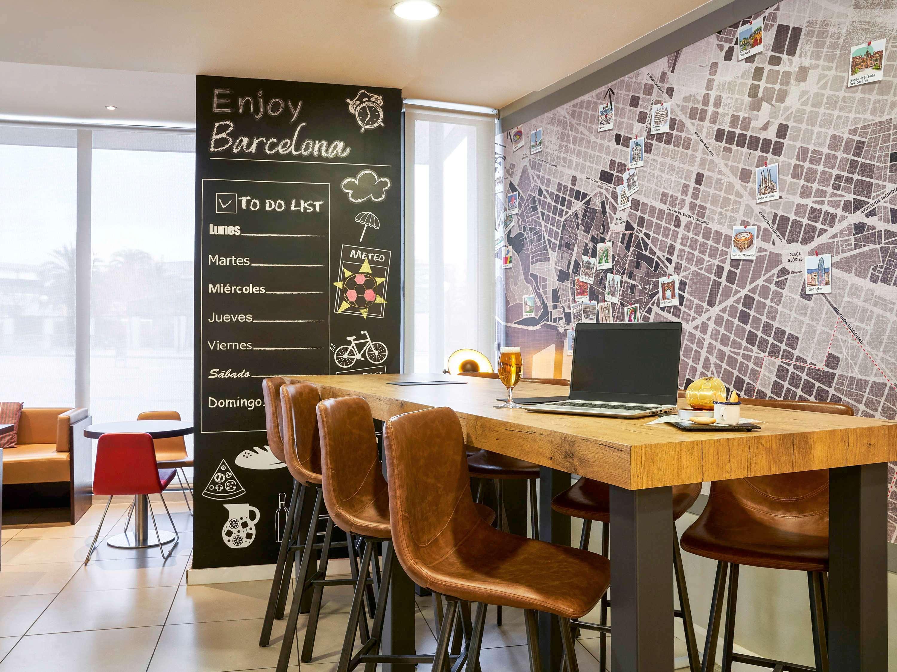 Ibis Barcelona Meridiana Exterior photo