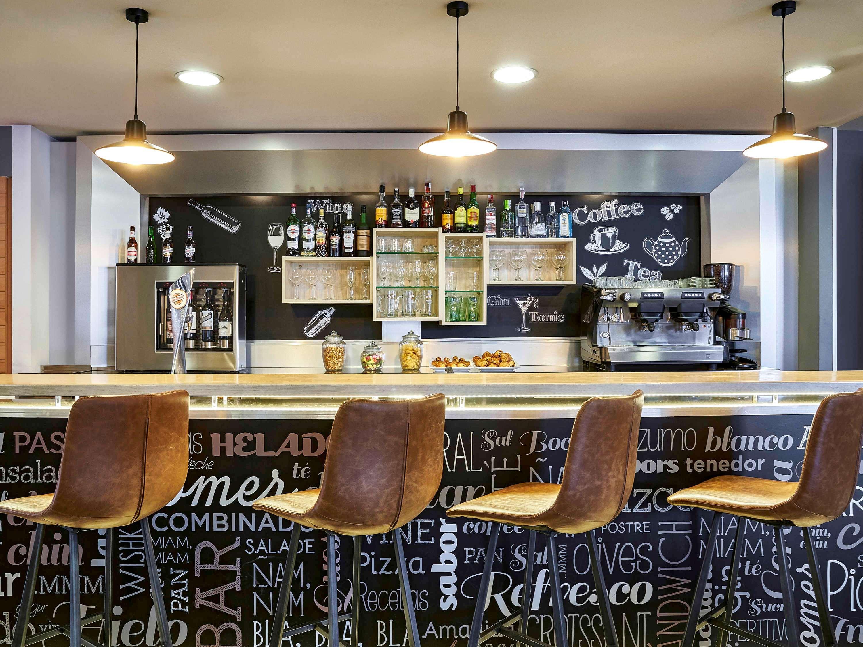 Ibis Barcelona Meridiana Exterior photo