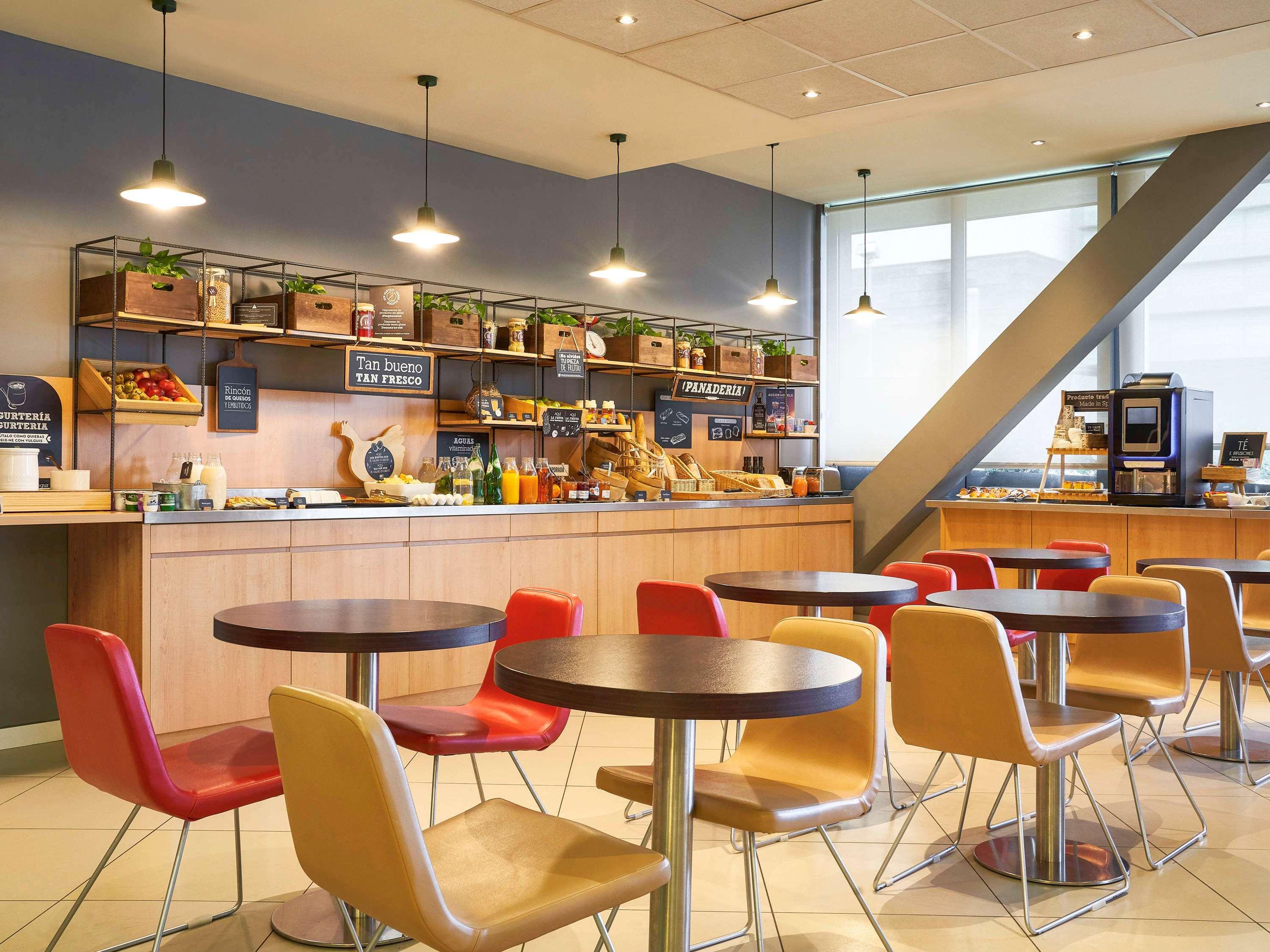 Ibis Barcelona Meridiana Exterior photo