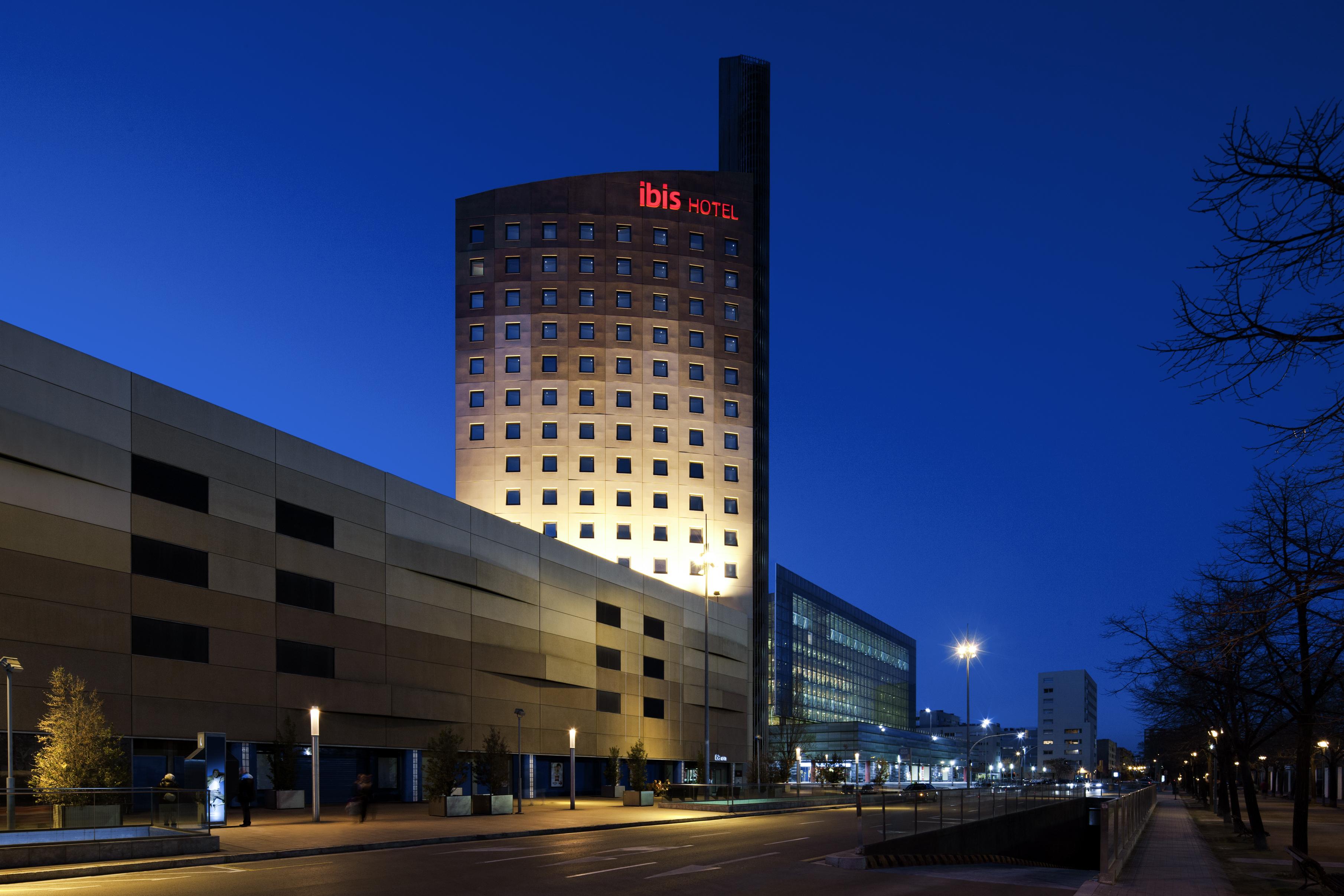 Ibis Barcelona Meridiana Exterior photo