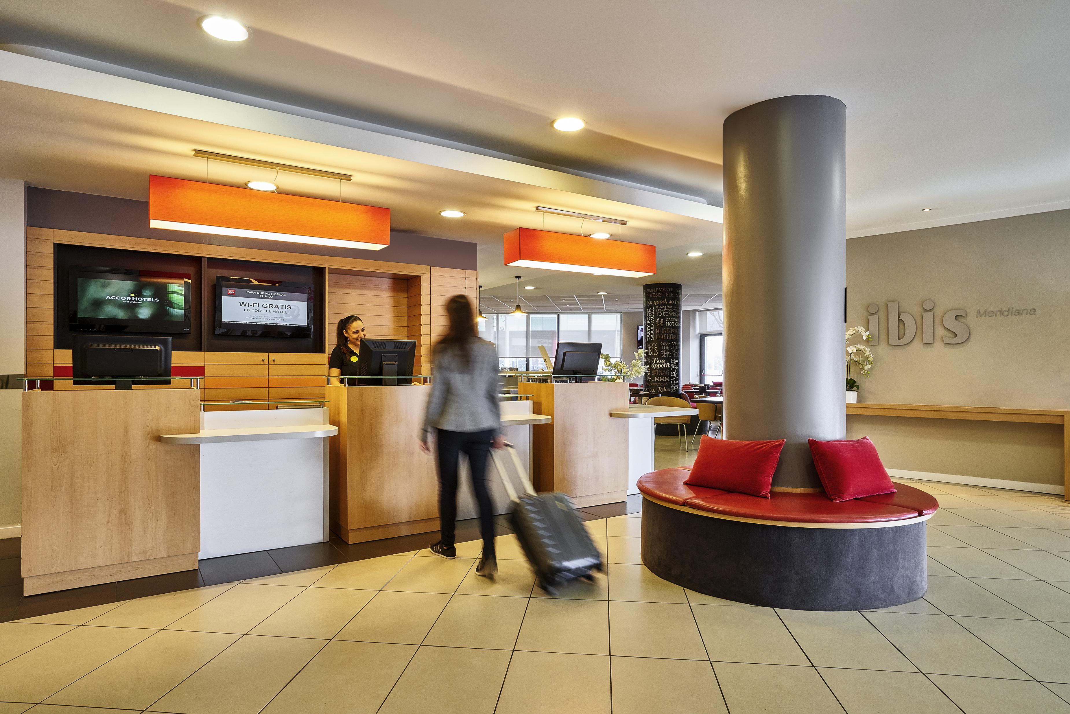 Ibis Barcelona Meridiana Exterior photo