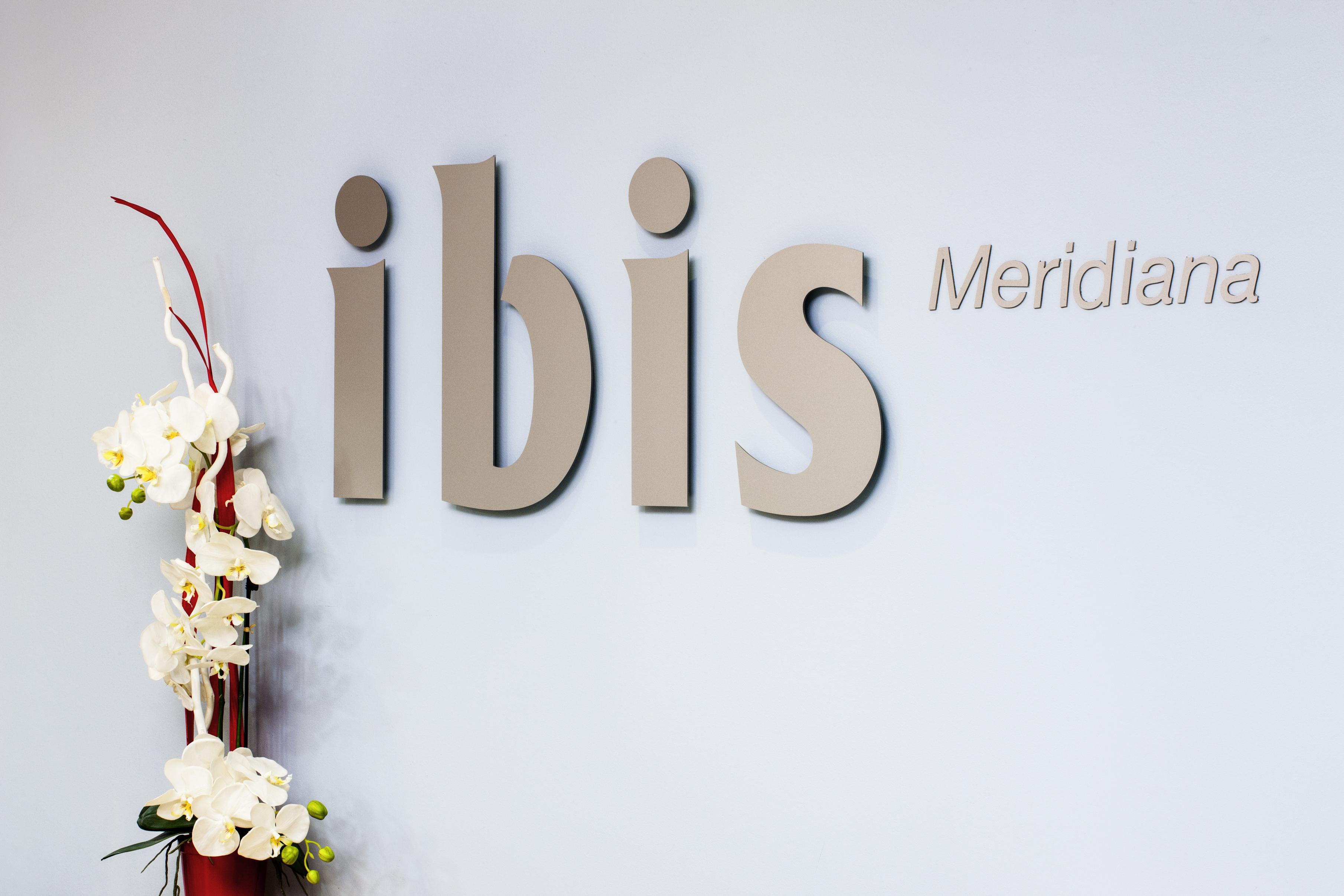 Ibis Barcelona Meridiana Exterior photo