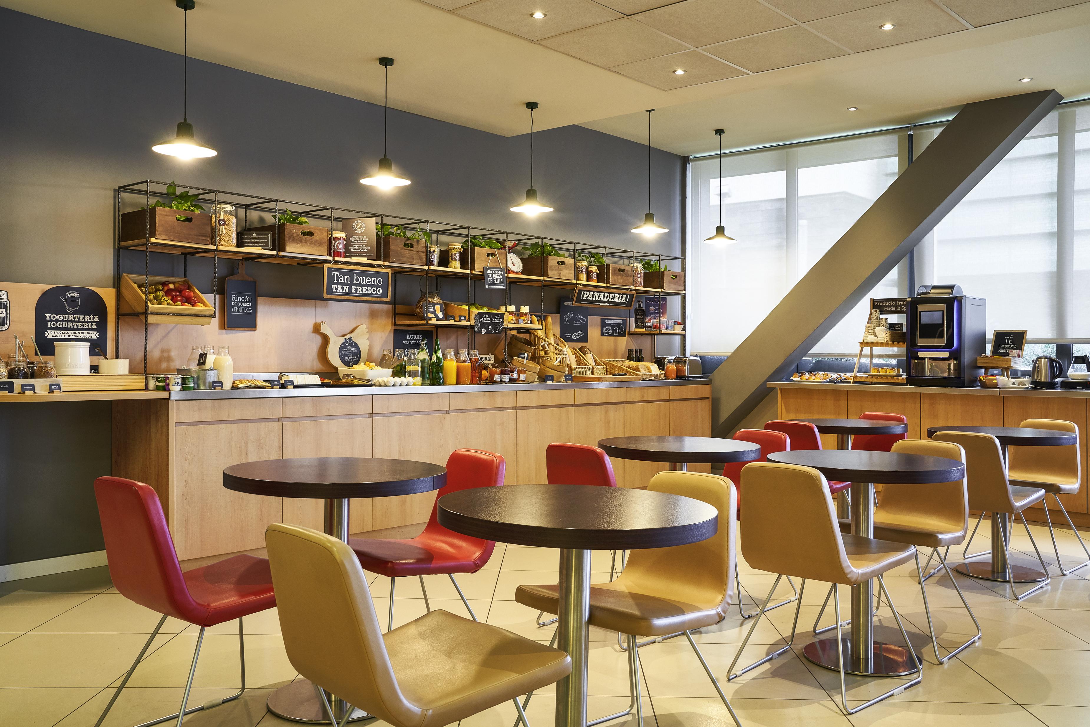 Ibis Barcelona Meridiana Exterior photo