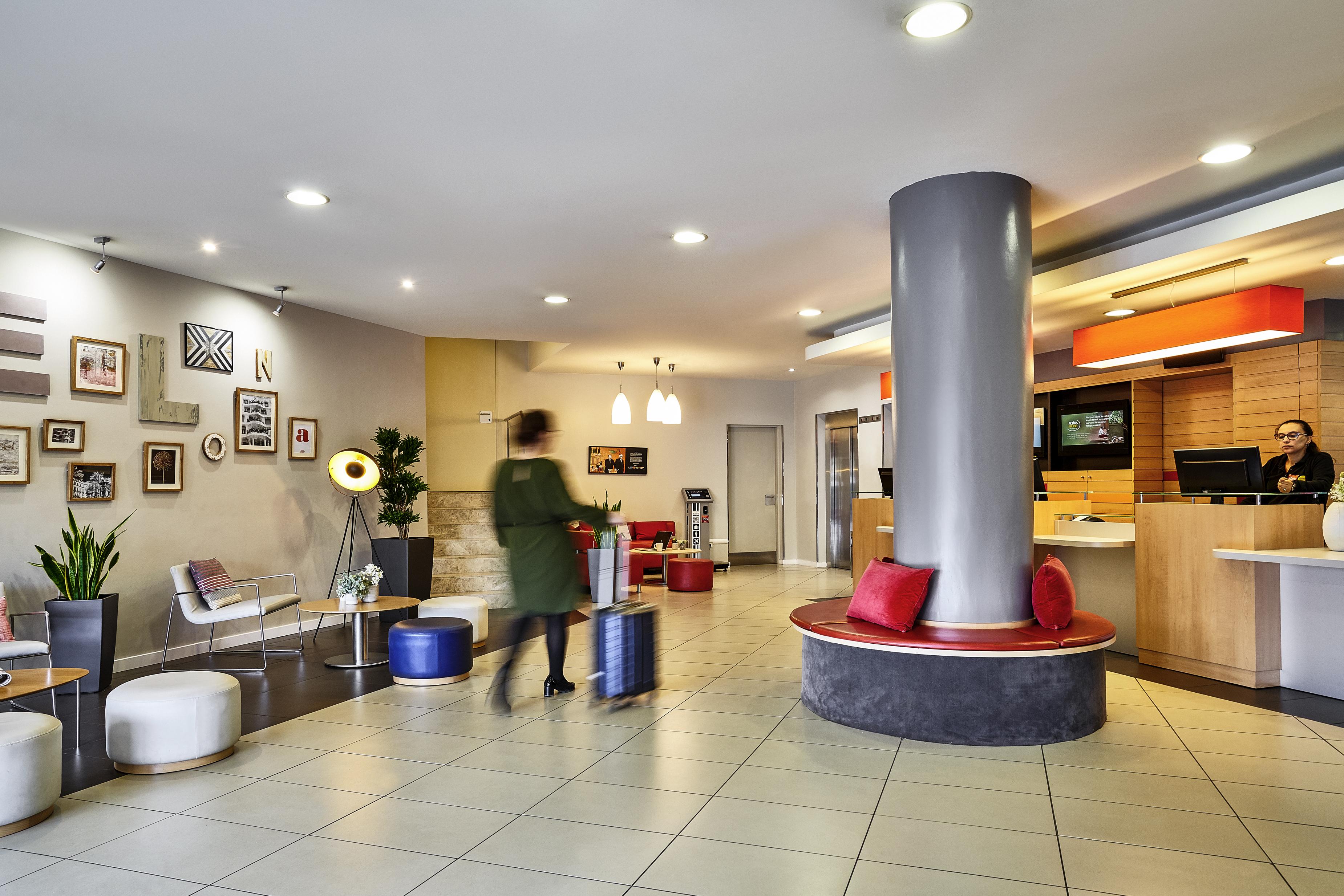 Ibis Barcelona Meridiana Exterior photo