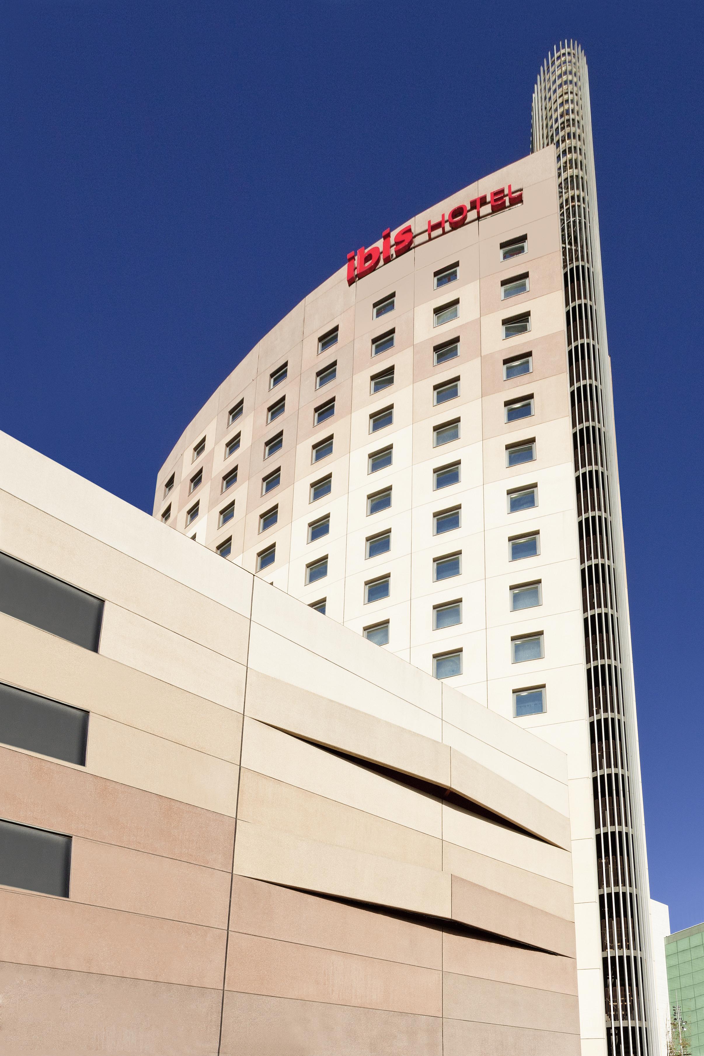 Ibis Barcelona Meridiana Exterior photo