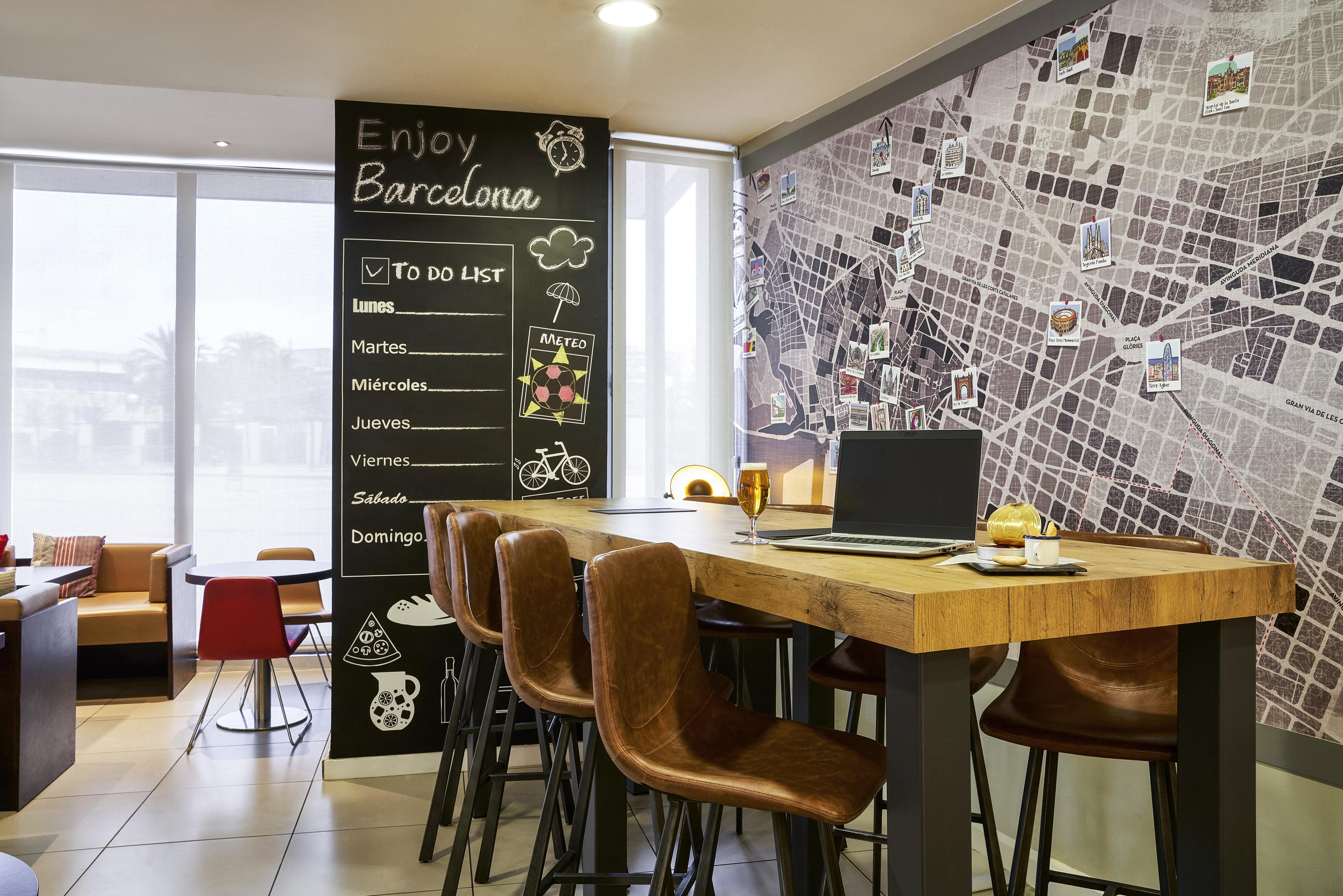 Ibis Barcelona Meridiana Exterior photo