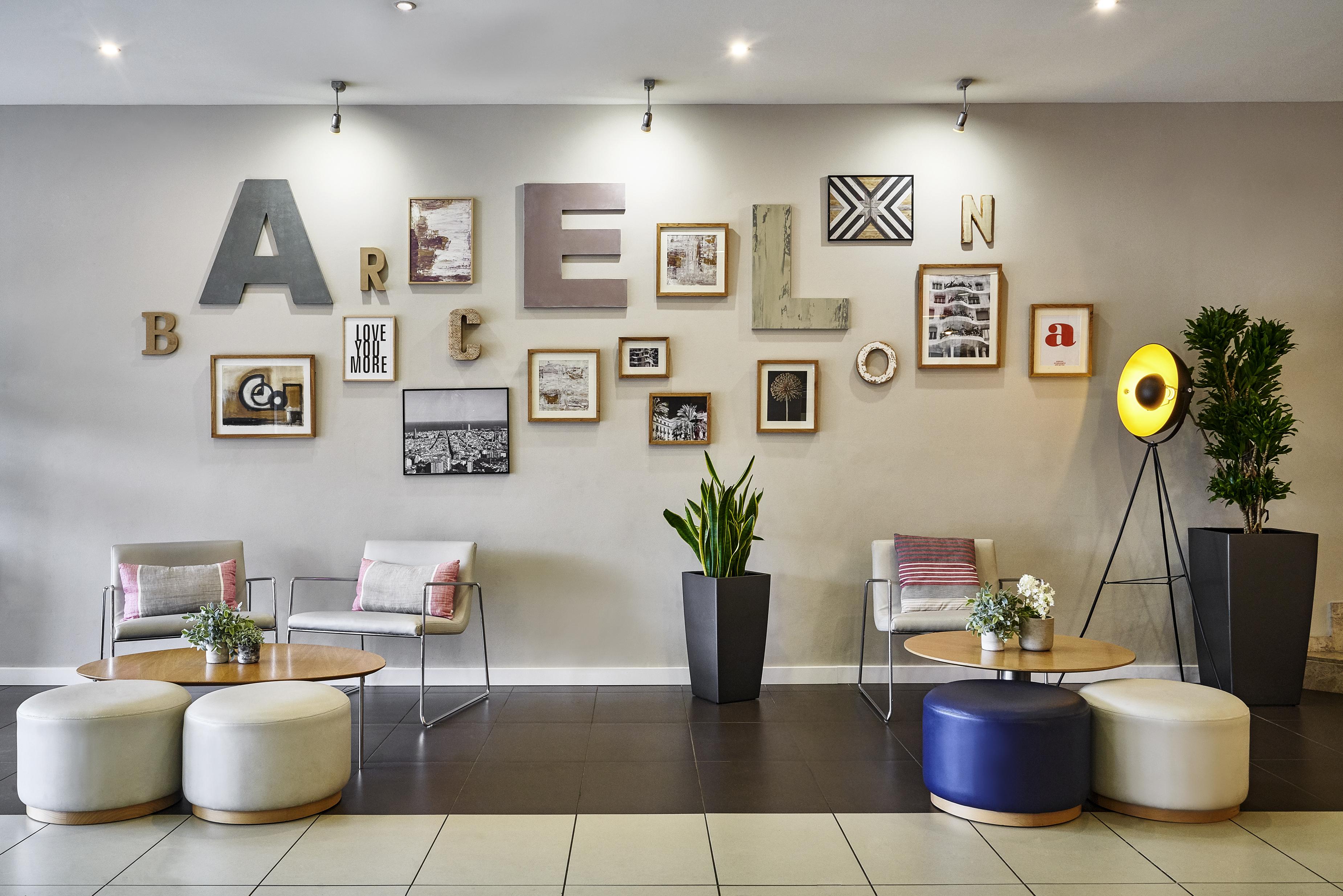 Ibis Barcelona Meridiana Exterior photo