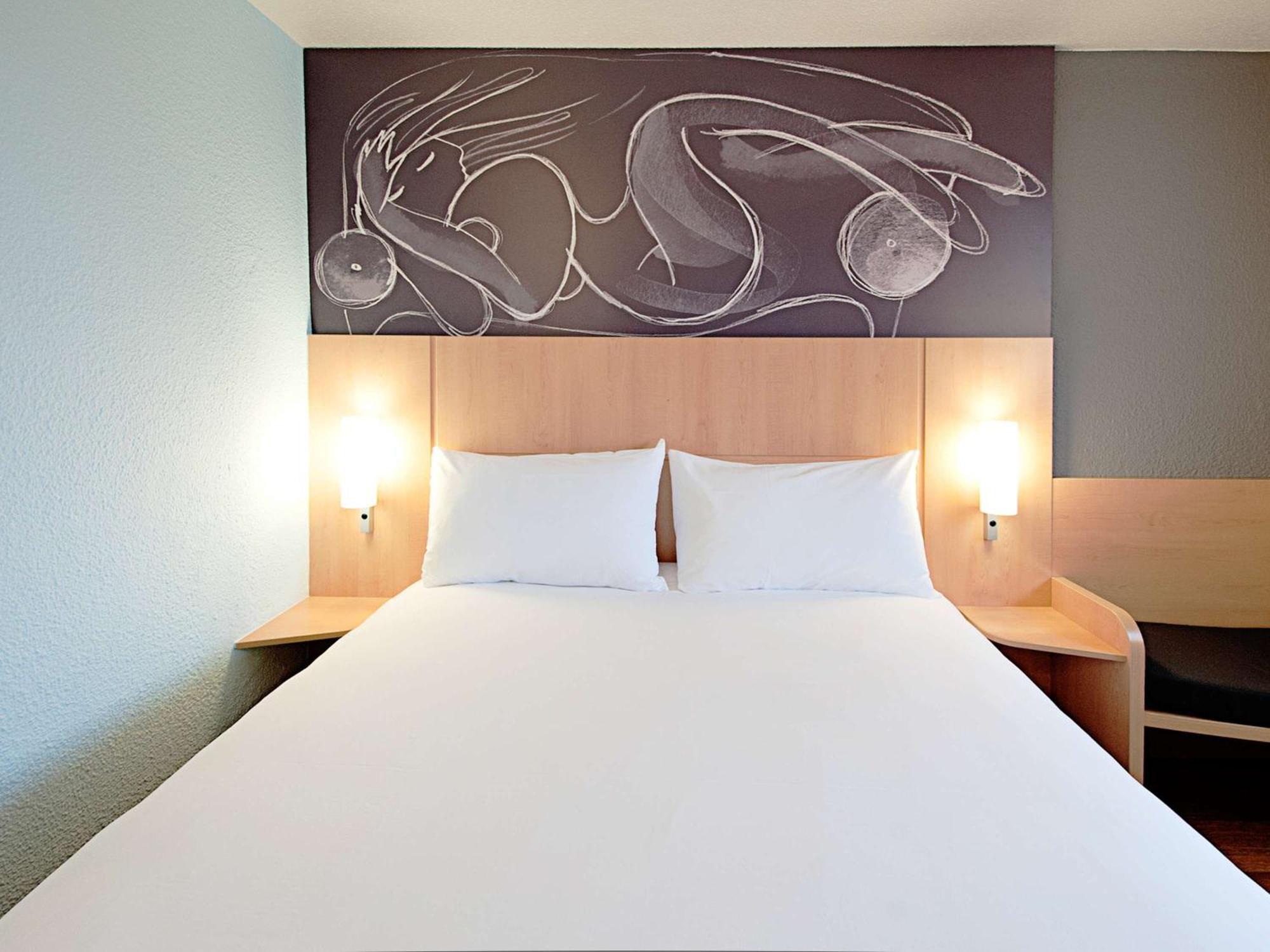 Ibis Barcelona Meridiana Exterior photo