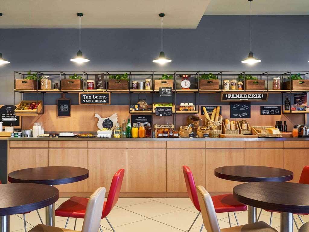 Ibis Barcelona Meridiana Exterior photo
