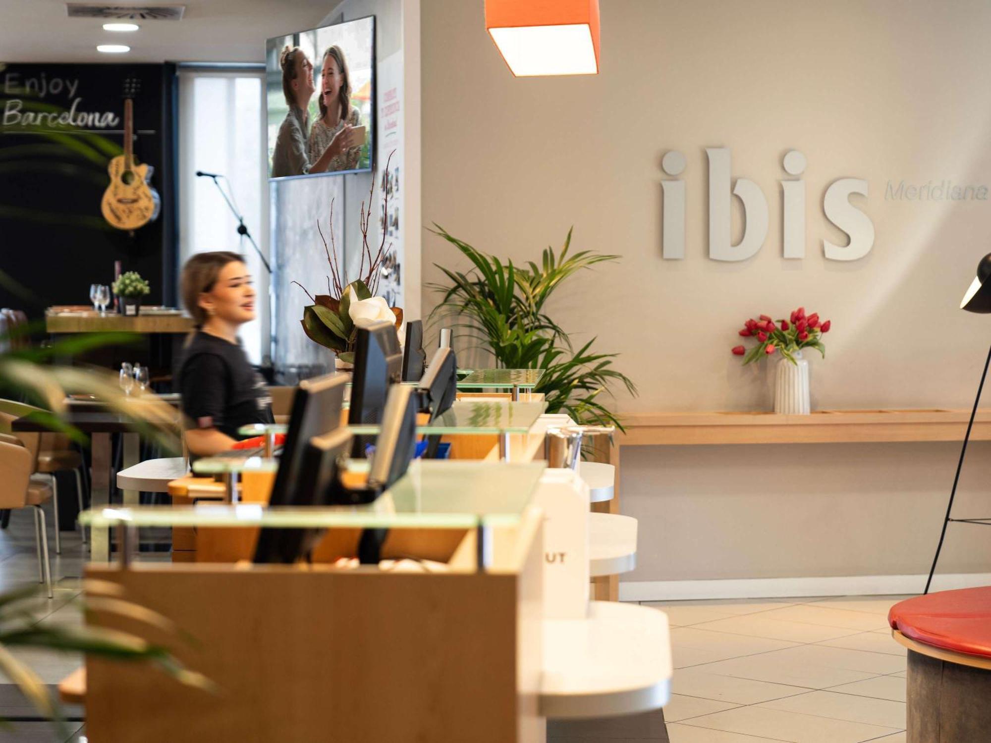 Ibis Barcelona Meridiana Exterior photo