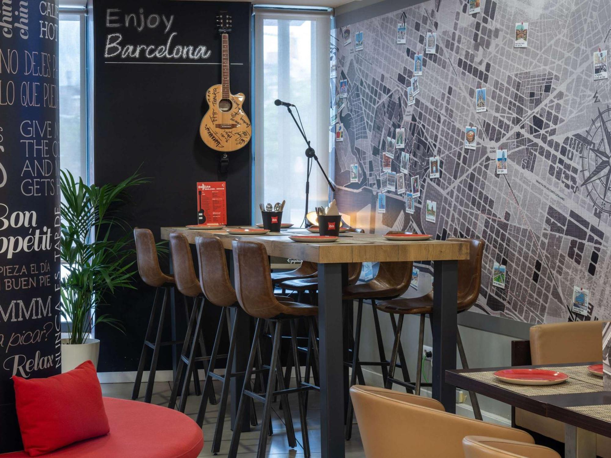 Ibis Barcelona Meridiana Exterior photo