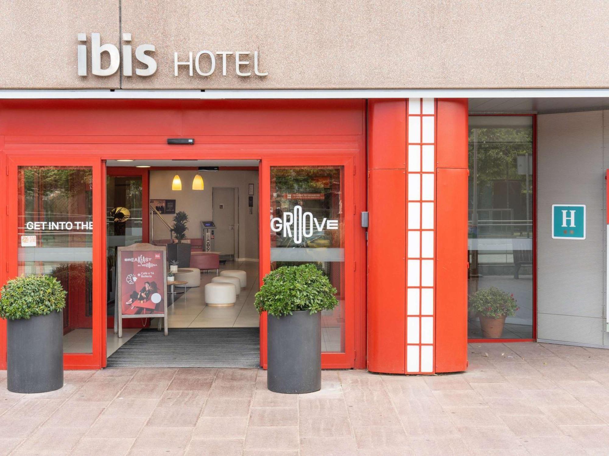 Ibis Barcelona Meridiana Exterior photo