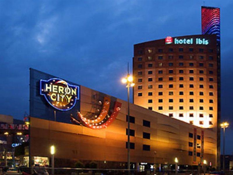 Ibis Barcelona Meridiana Exterior photo